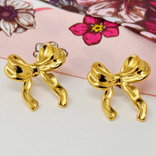 Zeamsil | Gold Molten Ribbon Earrings