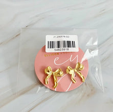 Zeamsil | Gold Molten Ribbon Earrings