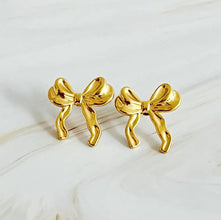 Zeamsil | Gold Molten Ribbon Earrings